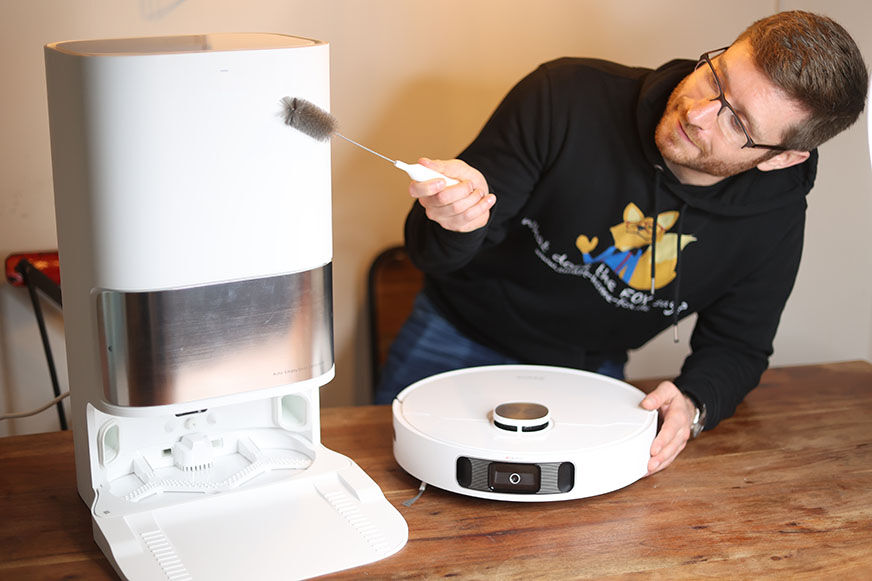 Базовая станция Dreame L10s Ultra крупным планом.